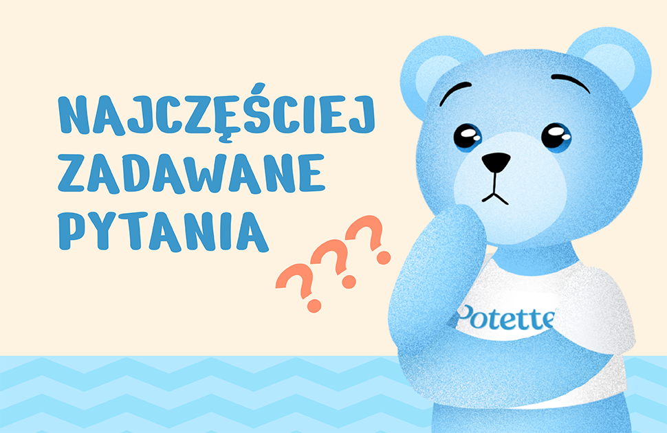 Zamyślony niebieski miś z kreskówki w białej koszuli Potette stoi z jedną łapą na brodzie, zastanawiając się nad nauką korzystania z nocnika. Po lewej stronie widnieje napis Najczęściej zadawane pytania, a pod nim trzy czerwone znaki zapytania. Tło jest beżowo-niebieskie z zygzakowatymi wzorami.