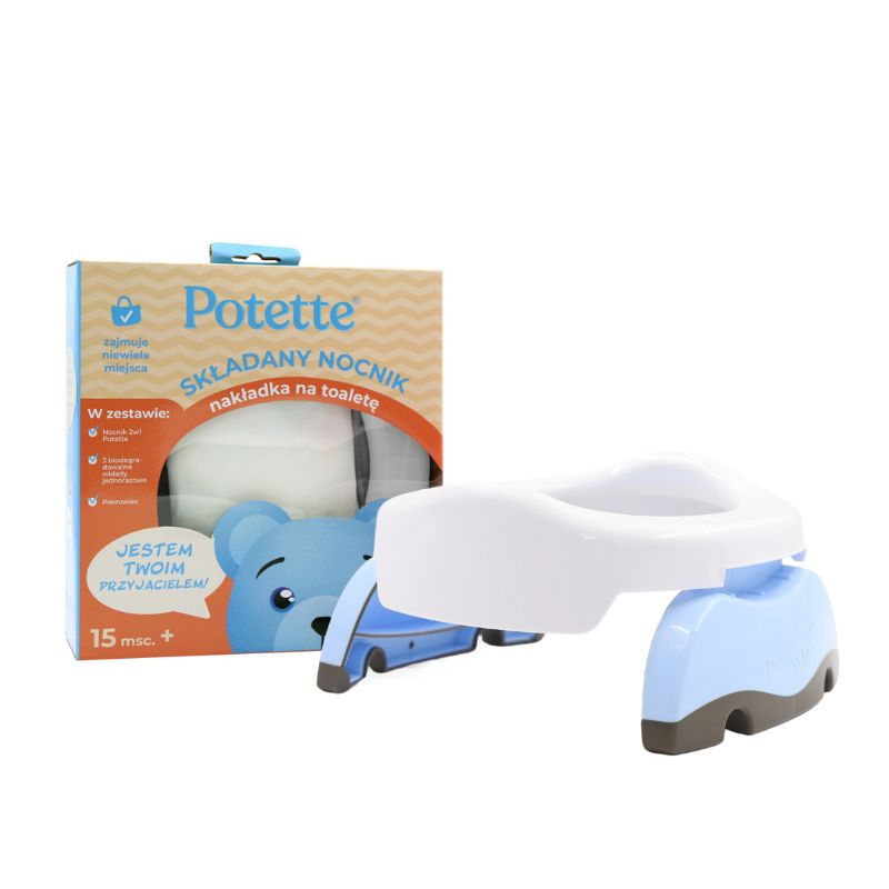 Biało-niebieski składany nocnik znajduje się przed pudełkiem, na którym widnieje kreskówkowy miś, logo Potette i polski tekst. Zestaw ten podkreśla, że produkty są kompaktowe, łatwe w użyciu i odpowiednie dla dzieci od 15 miesiąca życia.